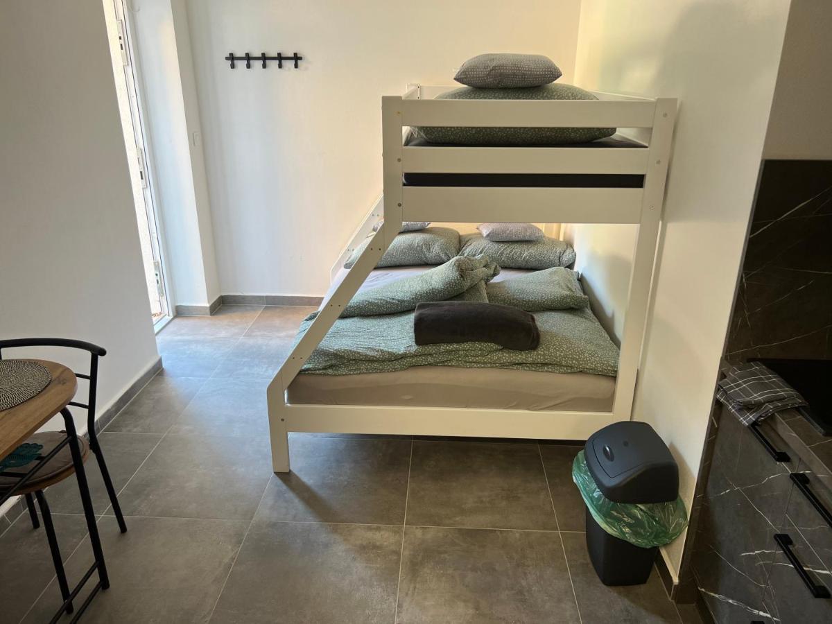 Hobiti Apartman - Bilbo Černá v Pošumaví Exteriör bild