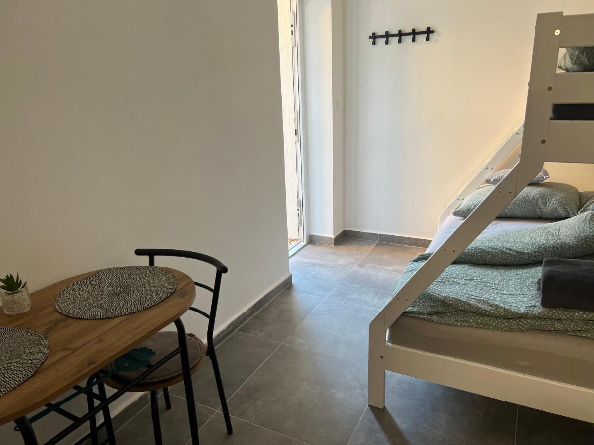 Hobiti Apartman - Bilbo Černá v Pošumaví Exteriör bild